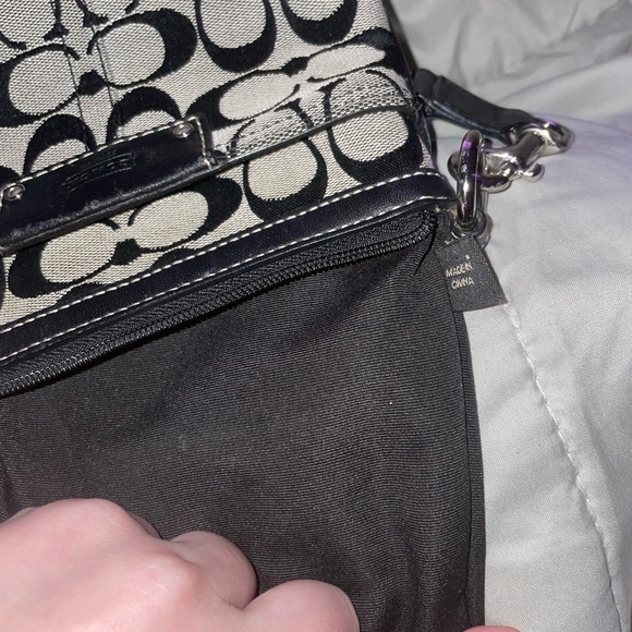 Authentic Coach Signature Black Cavan Leather Crossbody Messenger Bag - Picture 7 of 7